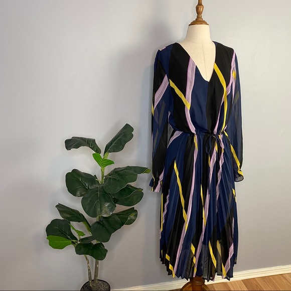 Anthropologie Dress Pleated Bottom Half Size M - Picture 4 of 8